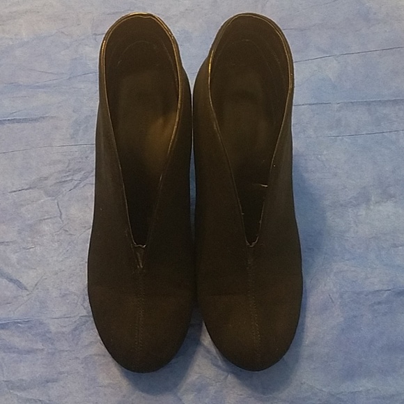 Loved COMFY black slip on booties. - Picture 5 of 7